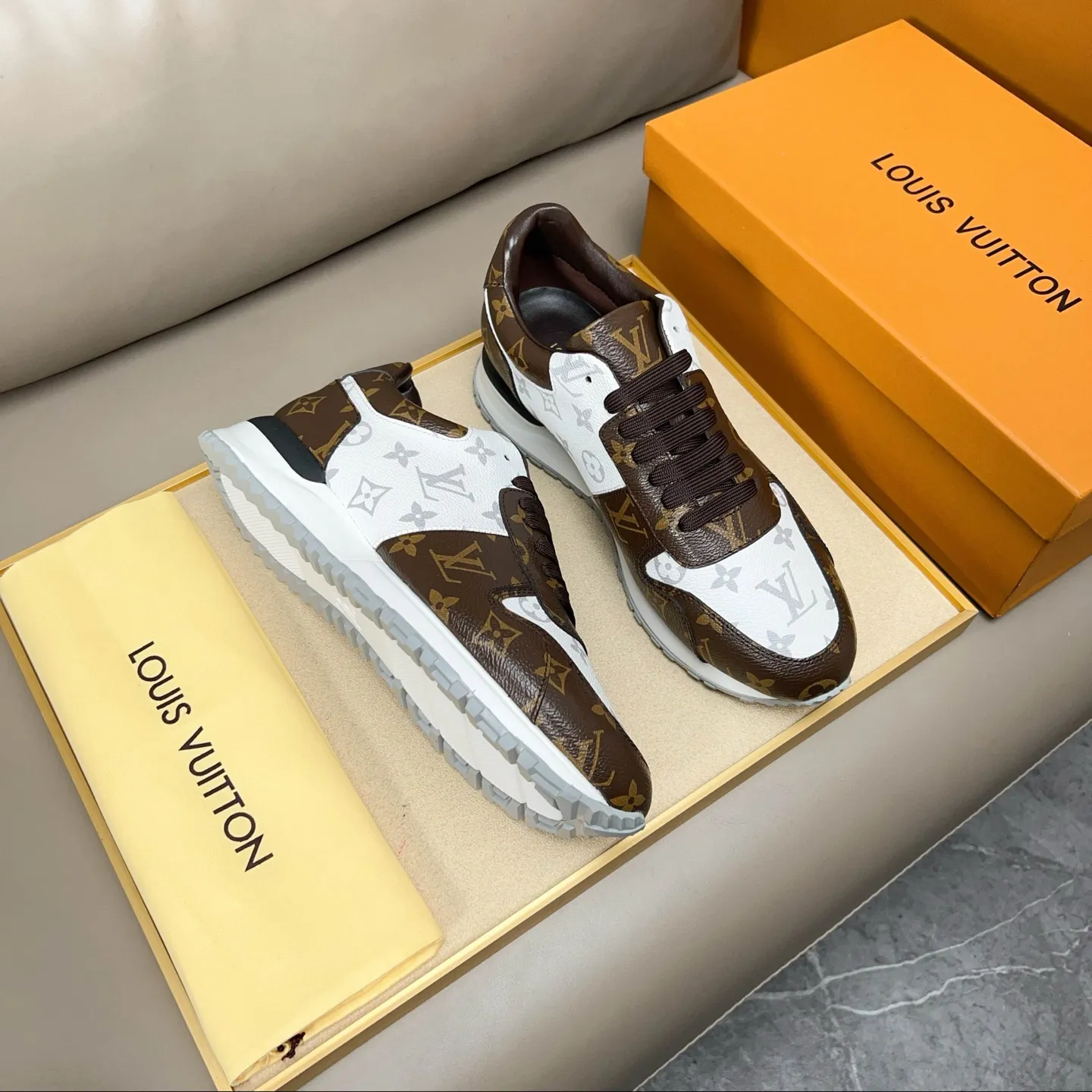 Men's shoes: 400💰 [LV] New models from the catwalk, available at the same time at counters, top purchasing agents 🔍🔍Italian imported rubber waterproof fabric, lining made of water-dyed sheepskin, soles: original soles specially provided by the original factory, exclusive molded feet, super comfortable, follow orders, 💪Details determine quality, we only make shoes with care, you can go in and out of the counter at will, welcome to compare. Number of yards: 38-44 (45 yards can be customized)